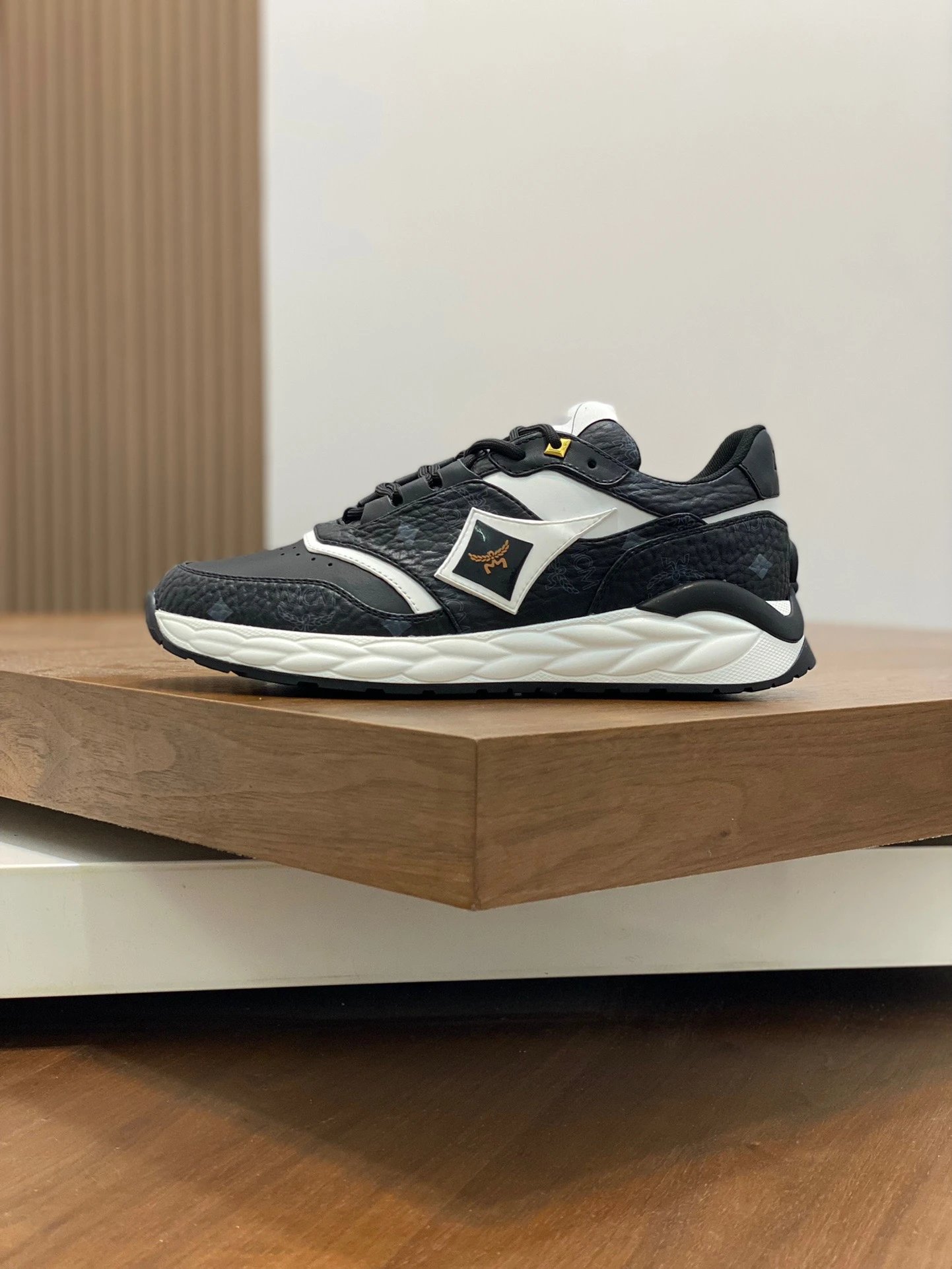 Converse Black White Low Top Casual Sneakers